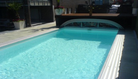 Skimmerpool mit RGB Scheinwerfer